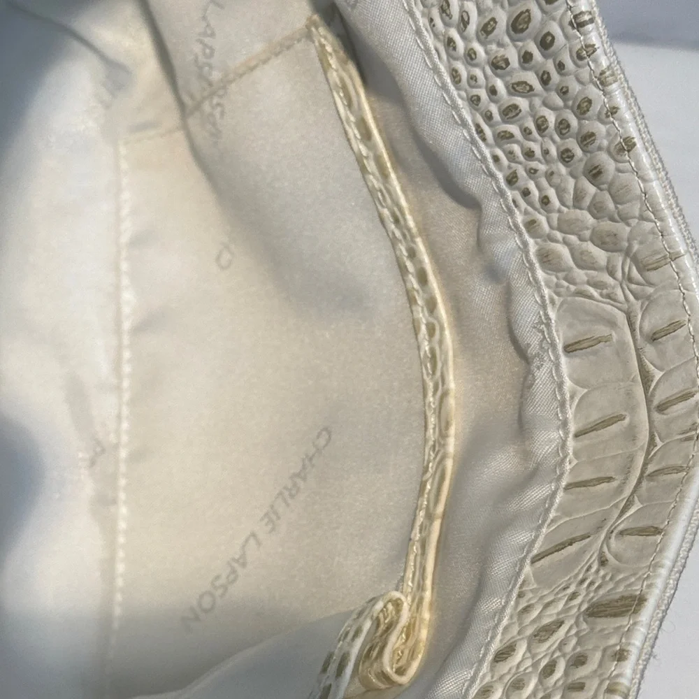 Carlie Lapson Elegant White Pu Crocodile-Embossed Shoulder Bag